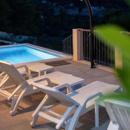 3 Bedroom Beautiful In Holiday home Sutivan