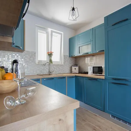 3 Bedroom Beautiful In Holiday home Sutivan