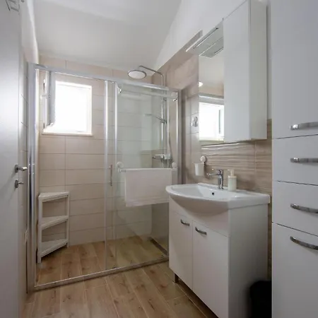 Holiday home 3 Bedroom Beautiful In Sutivan