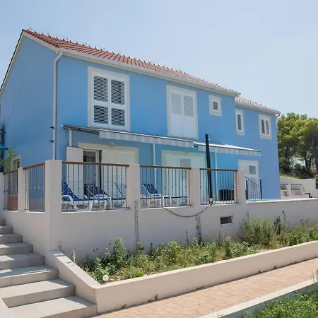 3 Bedroom Beautiful In Sutivan