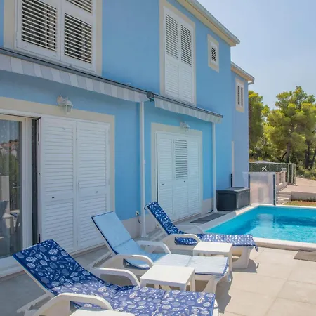 3 Bedroom Beautiful In Holiday home Sutivan