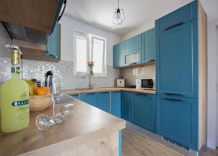 3 Bedroom Beautiful In Holiday home Sutivan