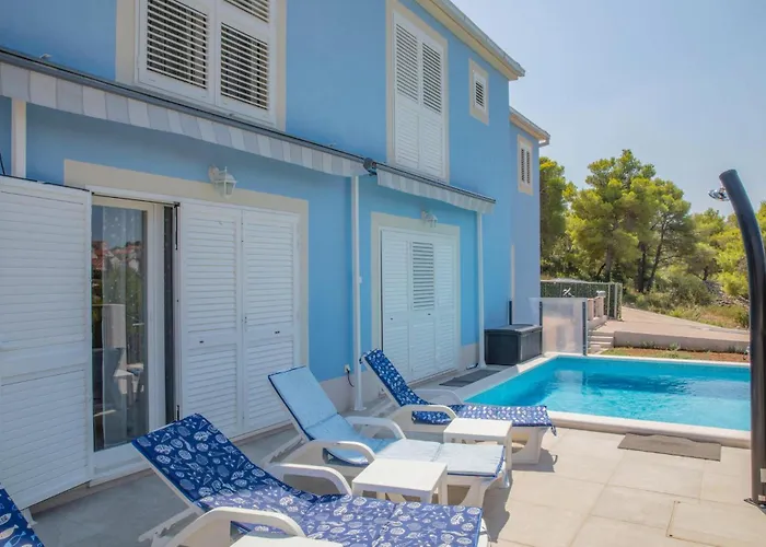 3 Bedroom Beautiful In Holiday home Sutivan