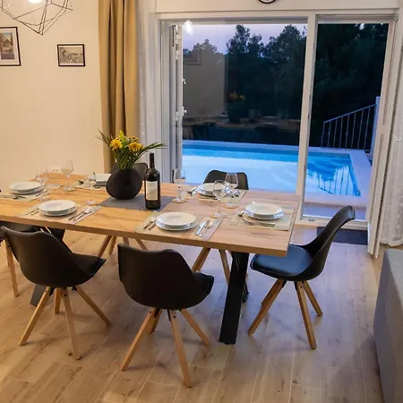 3 Bedroom Beautiful In 度假居