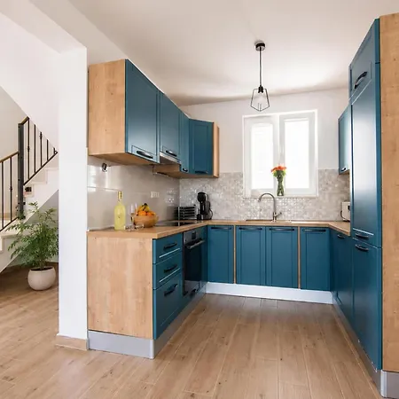 3 Bedroom Beautiful In * Сутіван