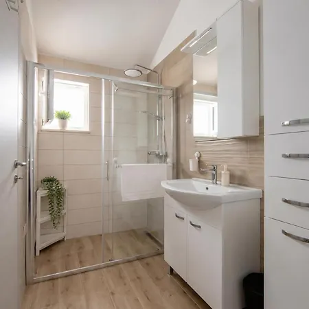 Будинок відпочинку 3 Bedroom Beautiful In Сутіван
