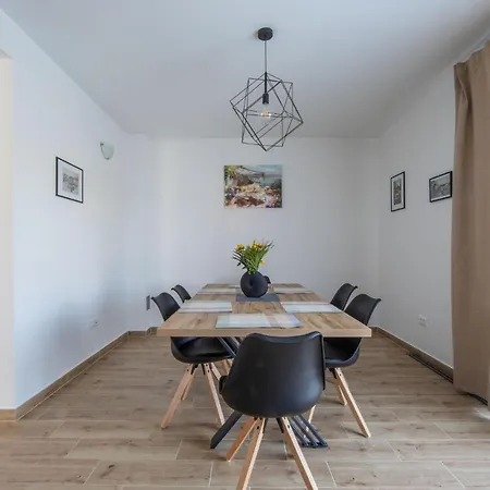 Dom wakacyjny 3 Bedroom Beautiful In *